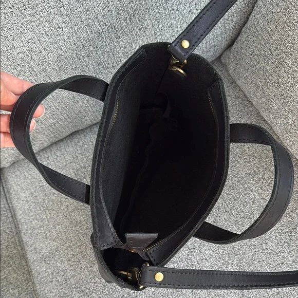 Portland Leather Black Crossbody Bag with Adjustable Strap - Picture 3 of 4